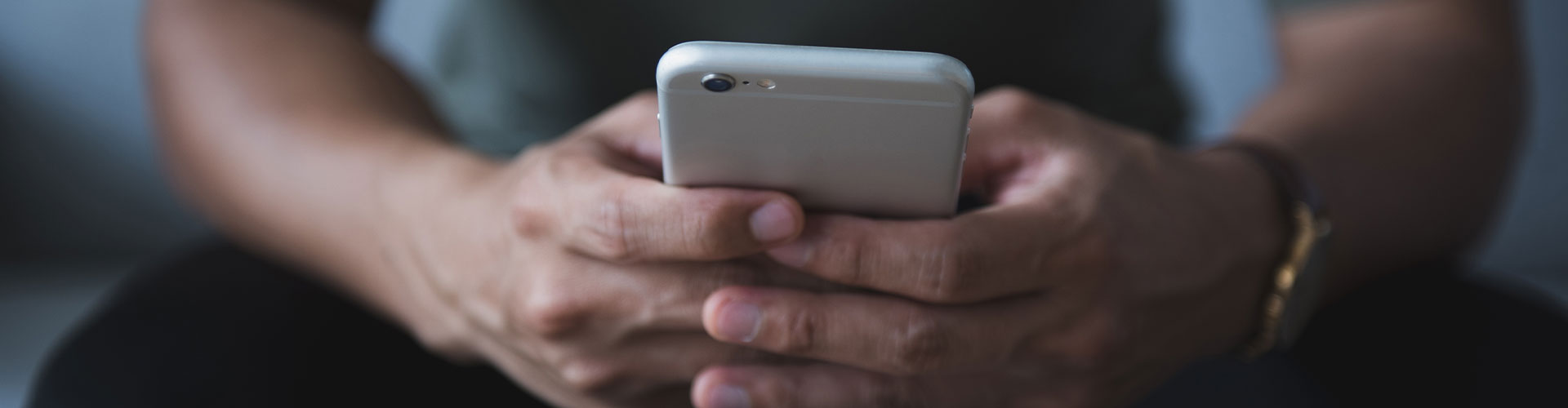 Smartphone in Hand: The Pros and Cons of Mobile Devices for Businesses